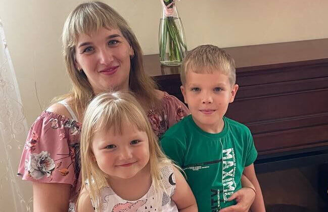 Oksana Tkach and kids
